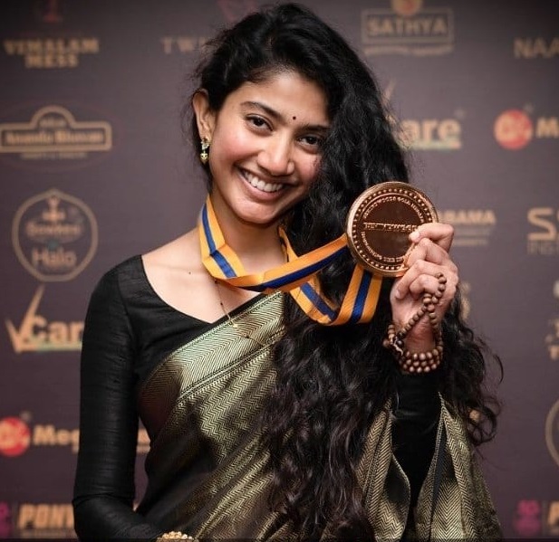 Sai Pallavi won Behindwoods Gold Medal In 2017
