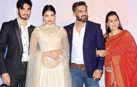 Sunil Shetty with his wife and children